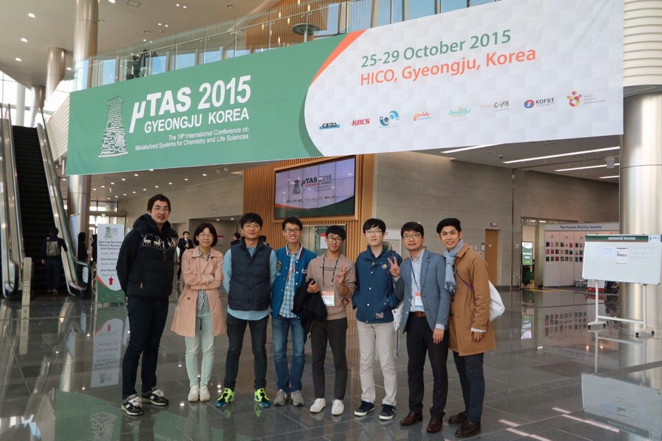 2015 MicroTAS 국제학술대회 151119182128_4845_Array.jpg